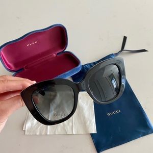 GUCCI Sunglasses Black frame Black lens